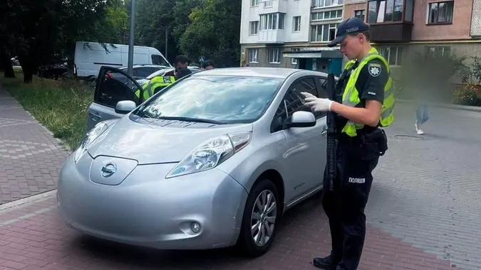 Ніколи не отримував прав: у Луцьку спіймати водія під кайфом, який утікав від поліції (фото)