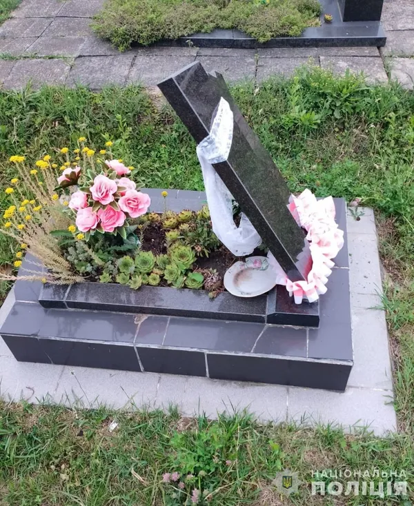 Повалив 5 надмогильних плит: на Волині розбійнику оголосили про підозру