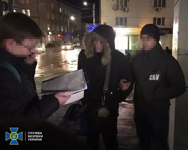 СБУ затримала кіберполіцейського: хотів хабар у біткойнах за «правильну» експертизу порно