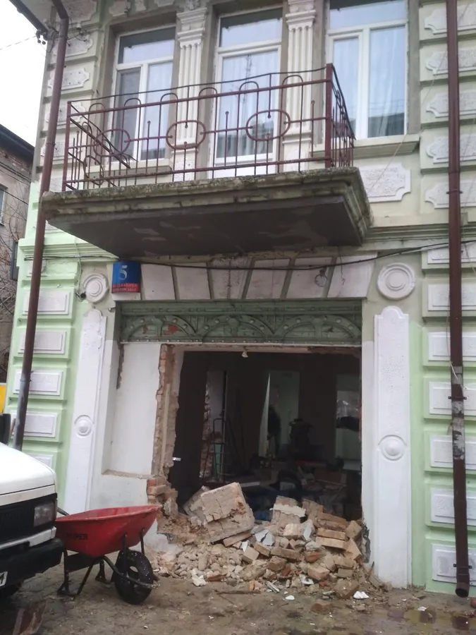 У Луцьку понищили пам'ятку архітектури: працює поліція (фото)