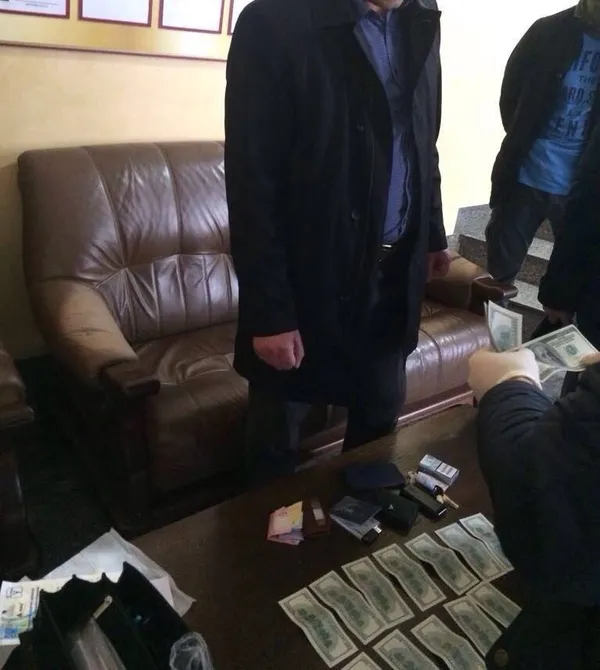 У Луцьку на хабарі затримали слідчого поліції (фото, відео)