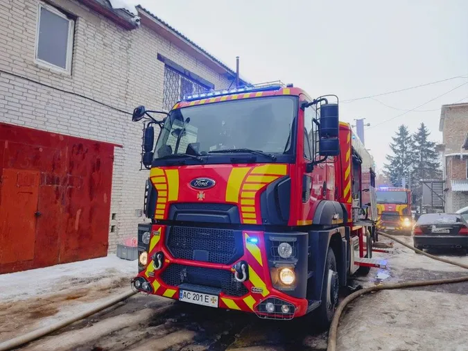 У Луцьку під час пожежі в гаражі обгорів чоловік (фото)