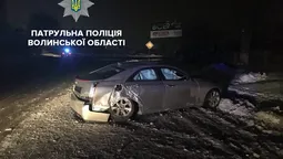 У Луцьку п'яний водій зніс електроопору (фото)