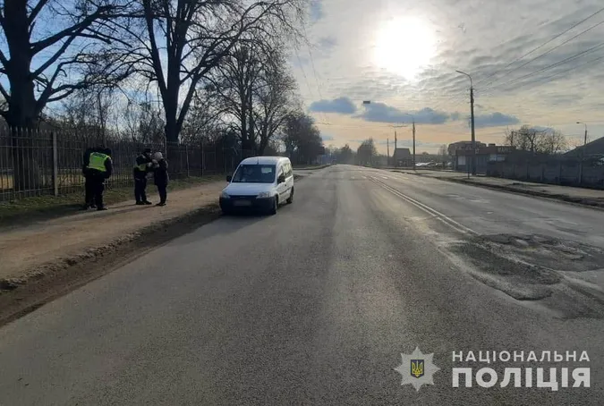 У Луцьку автівка збила на переході школяра (фото)