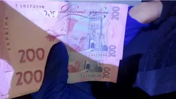 У Луцькому районі п'яний мотоцикліст закинув патрульним гроші в авто (фото)