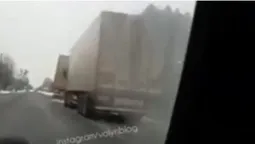 На трасі Турійськ-Ковель фурa злетіла в кювет (відео)