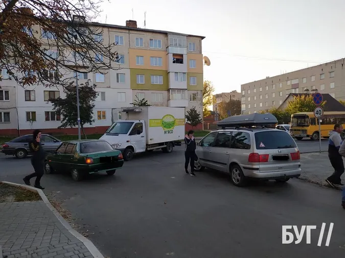 Seat в «м'ясо»: у Володимирі біля дитсадка сталася ДТП (фото)