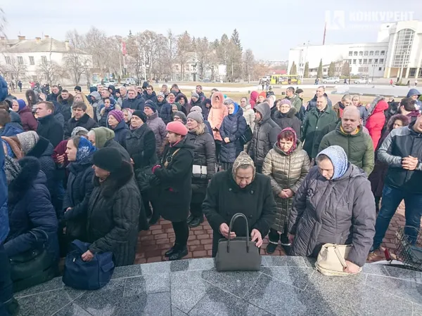 У Луцьку прихильники УПЦ (МП) просять захисту (фото, оновлюється)