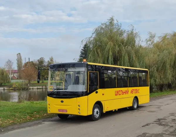 На луцькому заводі оновили дизайн шкільних автобусів (фото)