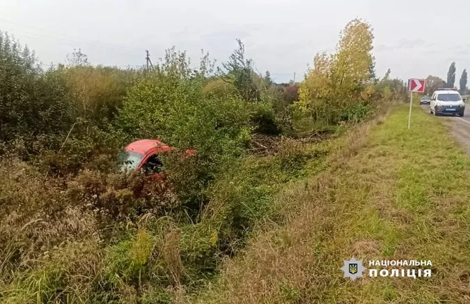 Зіткнувся зі знаком і злетів у кювет: деталі смертельної ДТП на Волині (фото)