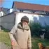 Матюкає, показує дупу, б'є лопатою: безхатько тероризує цілий район у Ковелі (відео)