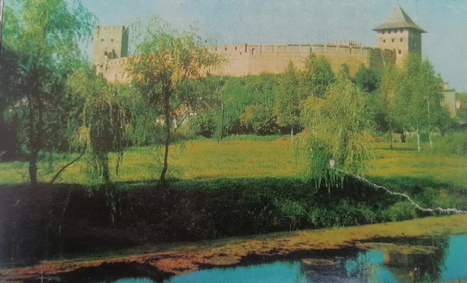 Яким був Луцький замок у 80-х роках (ретрофото)