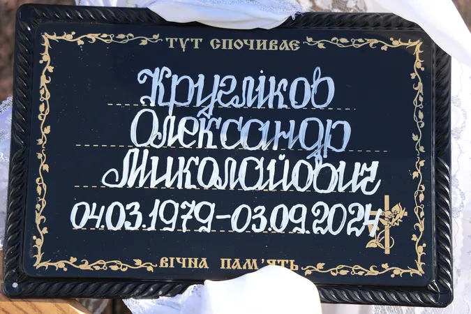 У Луцьку провели в останню дорогу Героя Олександра Круглікова (фото)
