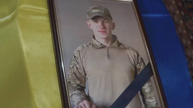 Загинув на рідній Херсонщині: у Володимирі попрощалися з молодим воїном Віталієм Піщанським (фото)