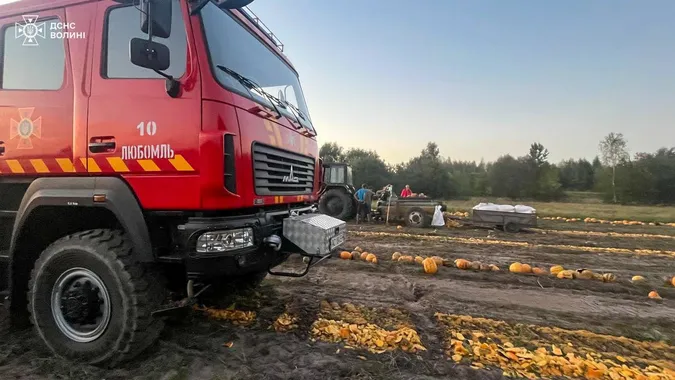 Волинському фермеру затисло ногу в комбайні (фото)