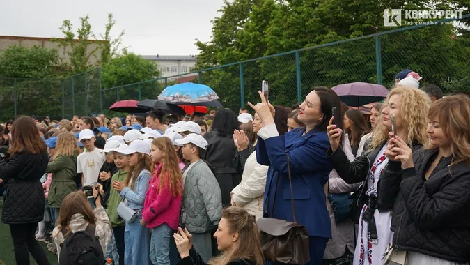 Останній дзвоник у Луцькому ліцеї №9: як це було (фото)