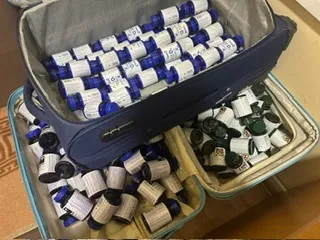 Киянин хотів перевезти через «Устилуг» БАДи на 280 тисяч (фото)