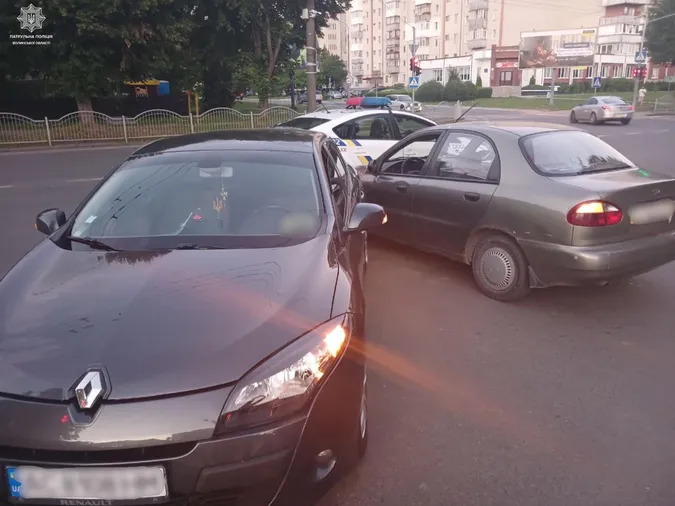 В крові – 2,17 проміле: у Луцьку п'яний як чіп на «ланосі» влетів у «рено» (фото)