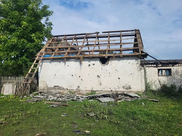 «Вийшла до сусідки і це врятувало життя»: на Ковельщині дрон впав біля хати 78-річної бабусі воїна (фото)