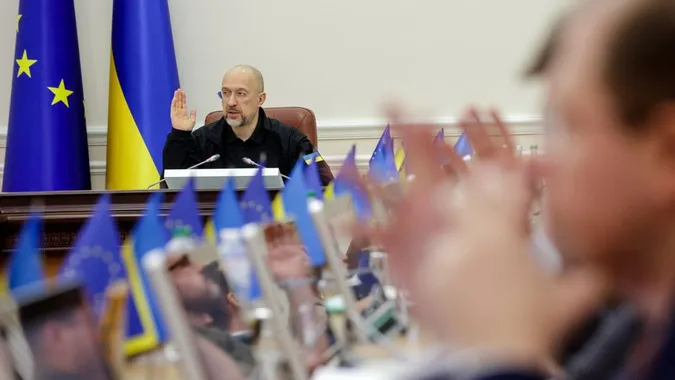 Малозабезпечені родини та ВПО у грудні отримають по 6500 на дитину, – Шмигаль