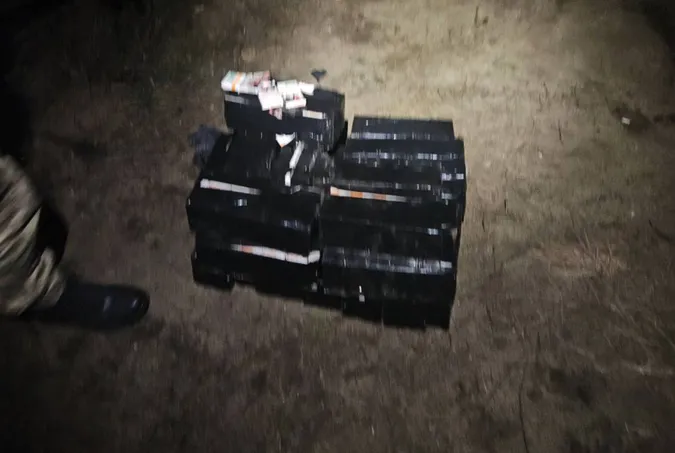 У «Ягодині» руденький прикордонник винюхав тисячу пачок сигарет (фото)