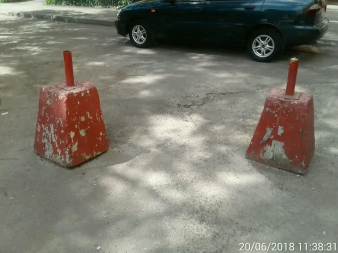 Нові цілі муніципалів: у Луцьку знесуть паркани, гаражі і обмежувачі (фото)