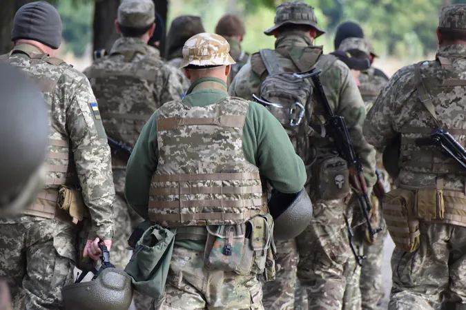 Напруга на українсько-білоруському кордоні: на Волині вручать повістки резервістам (відео)