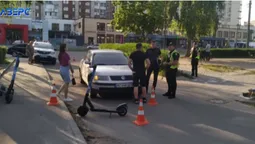 У Луцьку Volkswagen збив підлітків, які вдвох їхали на самокаті (відео)