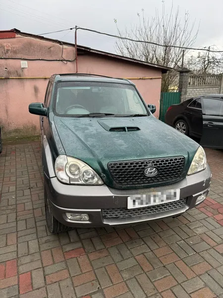 Ввезли і продали понад 700 авто: на Львівщині викрили псевдоблагодійників (фото)