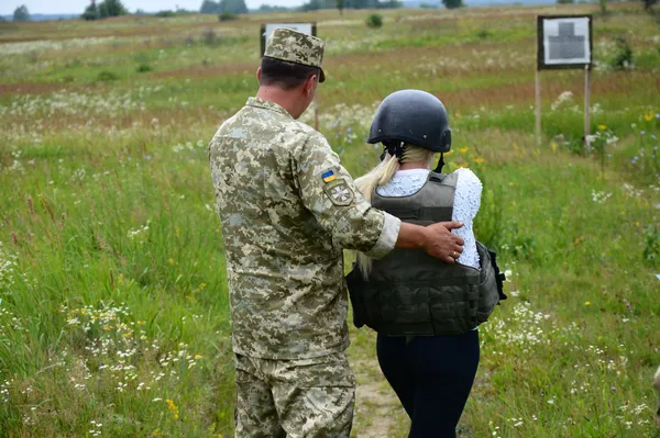 Як губернатор Волині «відстрілявся» перед журналістами з «калаша» (фото, відео)