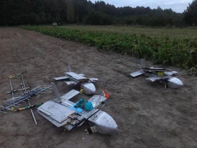 На Волині знайшли саморобні безпілотники: контрабандистів шукають (фото, відео)