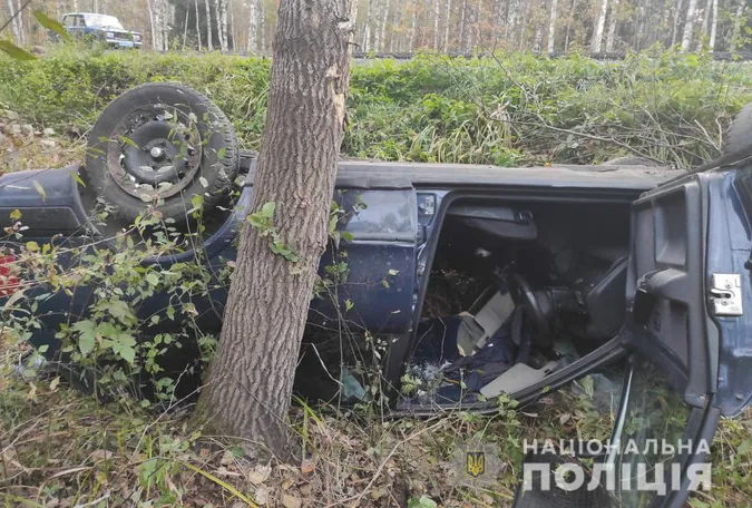 Повідомили деталі ДТП у Луцькому районі, в якій авто злетіло в кювет (фото)