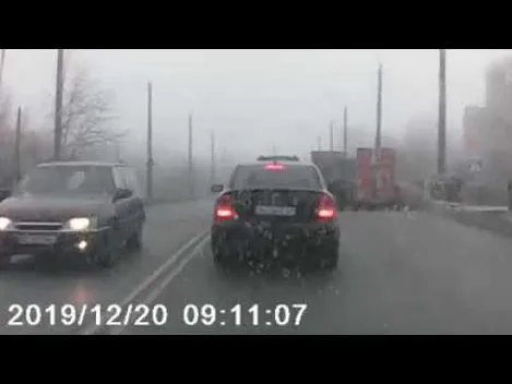 У Луцьку водій обганяв автомобіль і мало не збив дитину (відео)