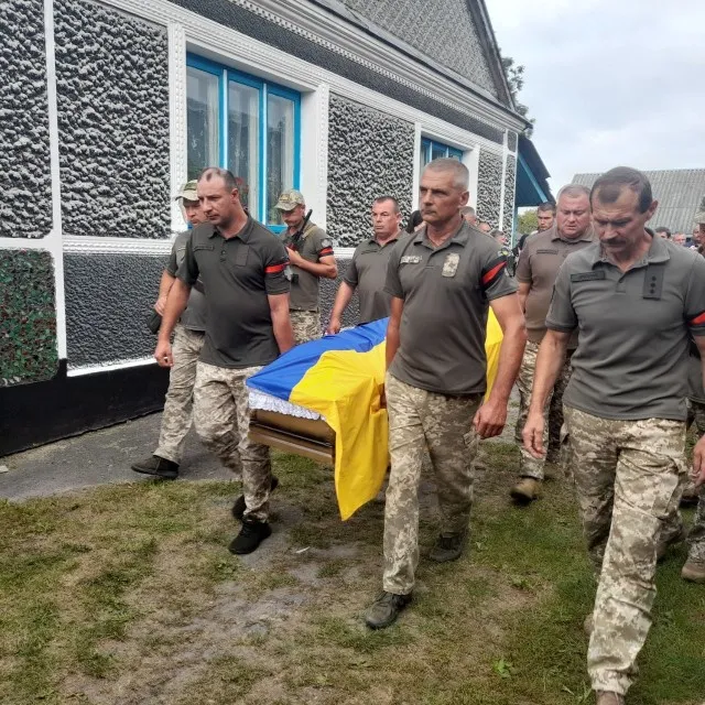 У Вишнівській громаді попрощалися з Героєм Василем Забокрицьким
