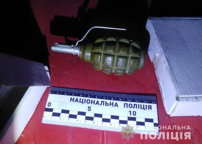 У Луцьку затримали водія, який возив у багажнику гранату (фото)