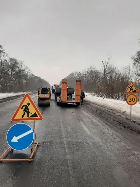 На Волині почали латати розбиті за зиму дороги (фото)