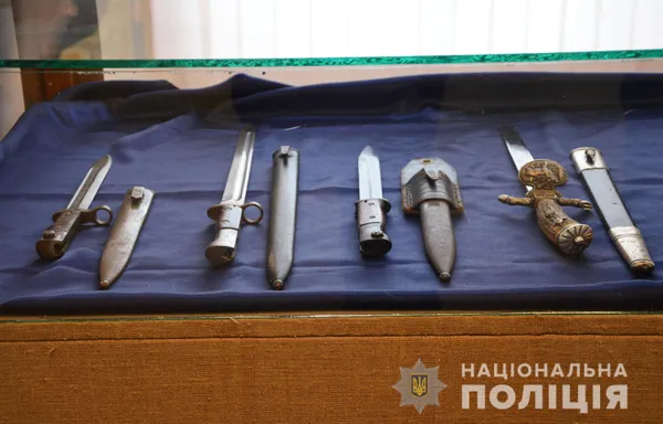 Волинські поліцейські поповнили музей вилученою колекцією унікальної зброї