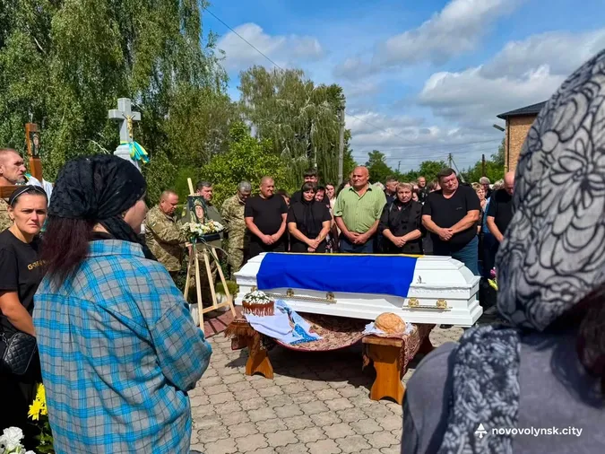 Загинув понад 4 роки тому: на Волині попрощались з Героєм Олександром Яковинцем (фото)