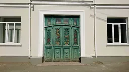 У Луцьку для фото знову доступні популярні старовинні двері (фото)