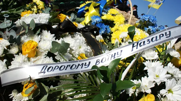 Врятована на фронті кішка Монка сиділа на труні: на Волині попрощалися з 23-річним азовцем «Фоксом» (фото)