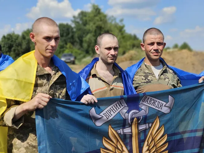 В Україну повернули ще 95 військовополонених (фото)