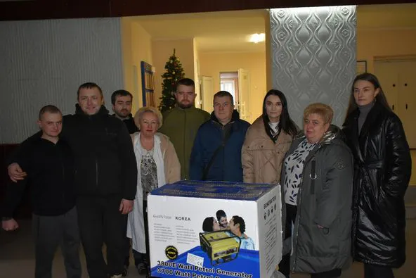 Для гаджетів і водонапірної вежі: у волинську психлікарню передали два генератори (фото)