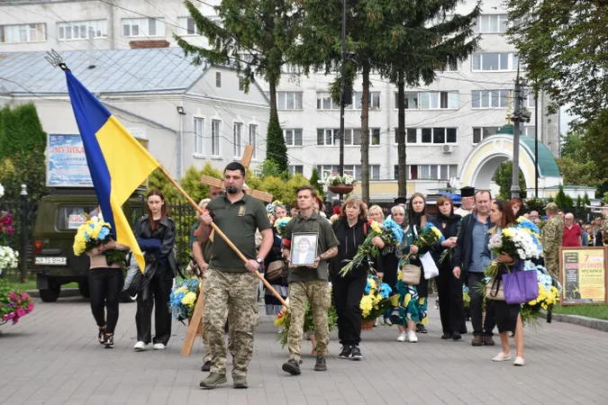 Луцьк попрощався з полеглим бійцем Олегом Даньком (фото)