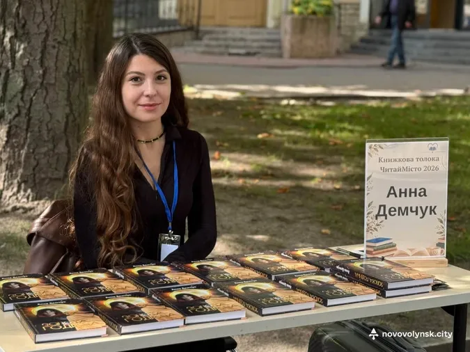 Книги просто неба та зустрічі з письменниками: у Нововолинську відбулася книжкова толока (фото)