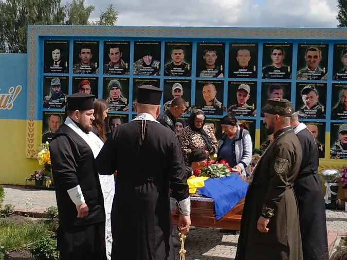 На Волині попрощались із 44-річним Героєм Олександром Нікітіним (фото)