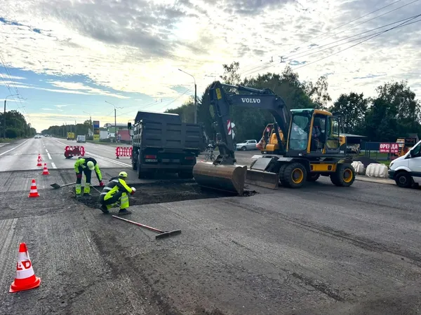 Біля Струмівки завершують ремонт дороги після заміни водопропускної труби (фото)
