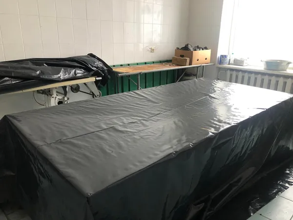 Піти на розтин й залишитися живою: репортаж з луцького моргу (фото 18+)