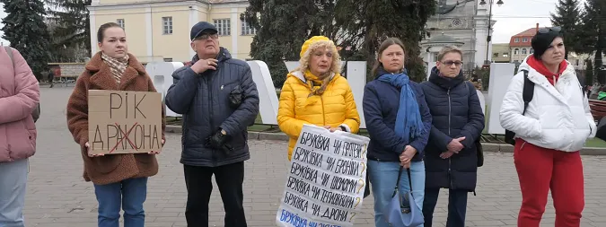 «Мер Поліщук не хоче наймати людей для закупівель»: у Луцьку – акція (відео)