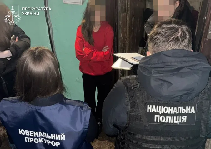 У Луцьку горе-матір примушувала трирічну доньку зніматися у порно (фото)