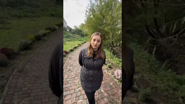 У Луцьку блогер висадив алею хризантем на честь загиблого воїна (відео)